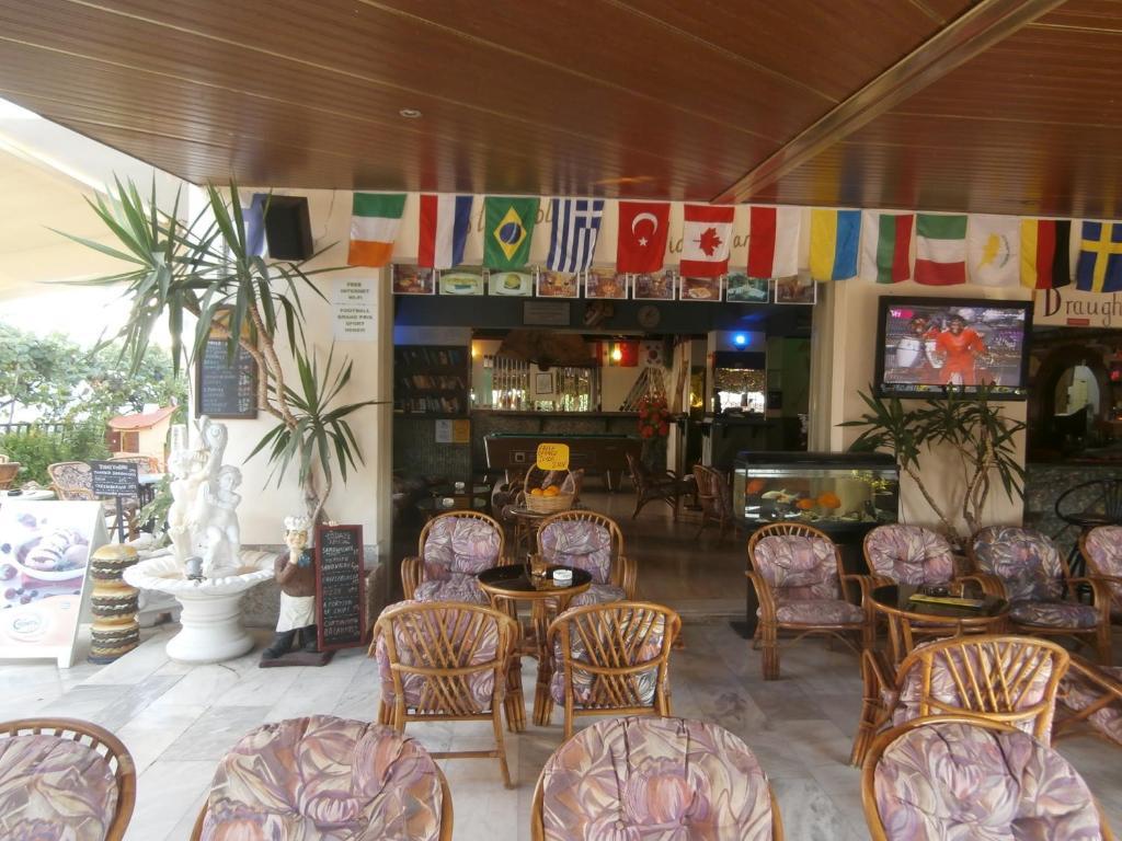 Harry'S Bar & Apartments 1 아카라비 외부 사진